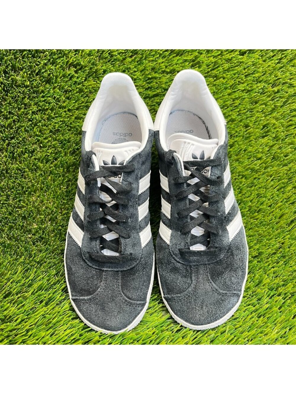 Adidas Gazelle Boys Size 4Y Black‎ White Athletic Suede Walking Shoes Sneakers